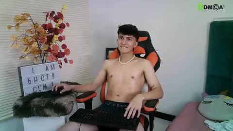 0cloud_white0 Chaturbate show on 20220130