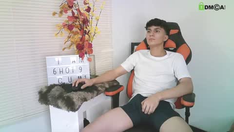 0cloud_white0 Chaturbate show on 20220201