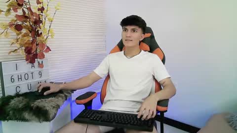 0cloud_white0 Chaturbate show on 20220202