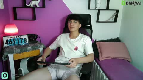 0cloud_white0 Chaturbate show on 20220523