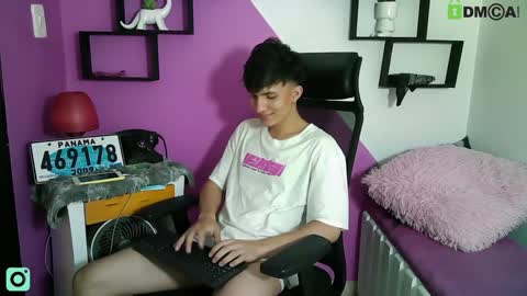 0cloud_white0 Chaturbate show on 20220602