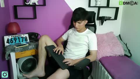 0cloud_white0 Chaturbate show on 20220604