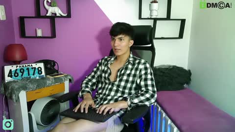 0cloud_white0 Chaturbate show on 20220609