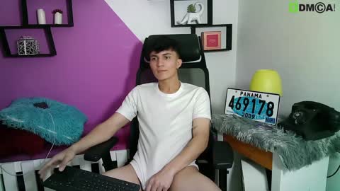 0cloud_white0 Chaturbate show on 20220620