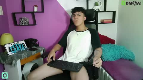 0cloud_white0 Chaturbate show on 20220625