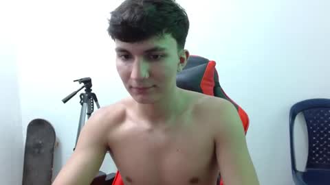 0cloud_white0 Chaturbate show on 20230205