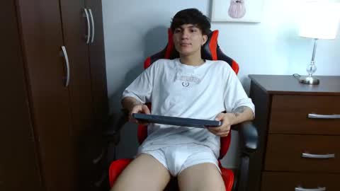 0cloud_white0 Chaturbate show on 20230721