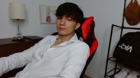0cloud_white0 Chaturbate show on 20230819